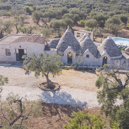 Td Trulli Albapetra Pool & Olive Trees * Полиньяно-а-Маре